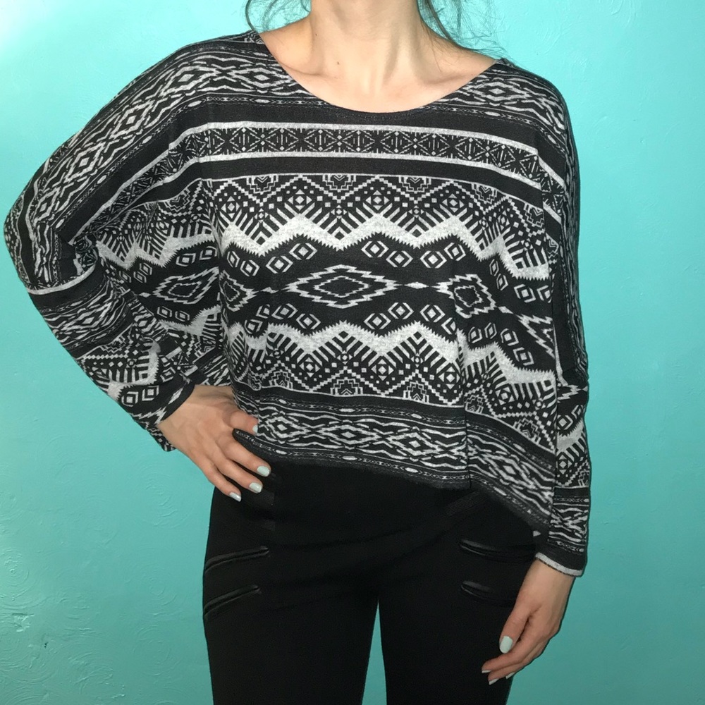 Aztec Cropped Sweater - Picture 4 of 4